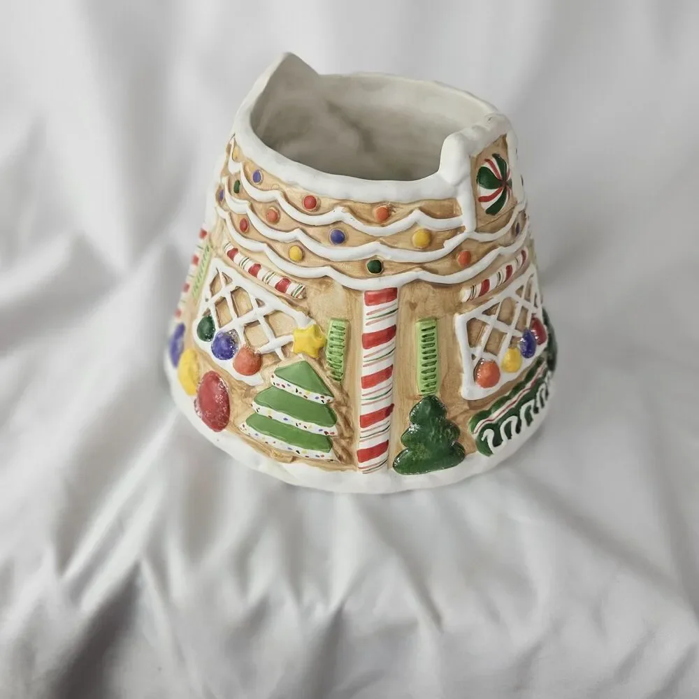 YANKEE CANDLE LARGE GINGERBREAD HOUSE CERAMIC SHADE TOPPER~6.5” x 4.5”
